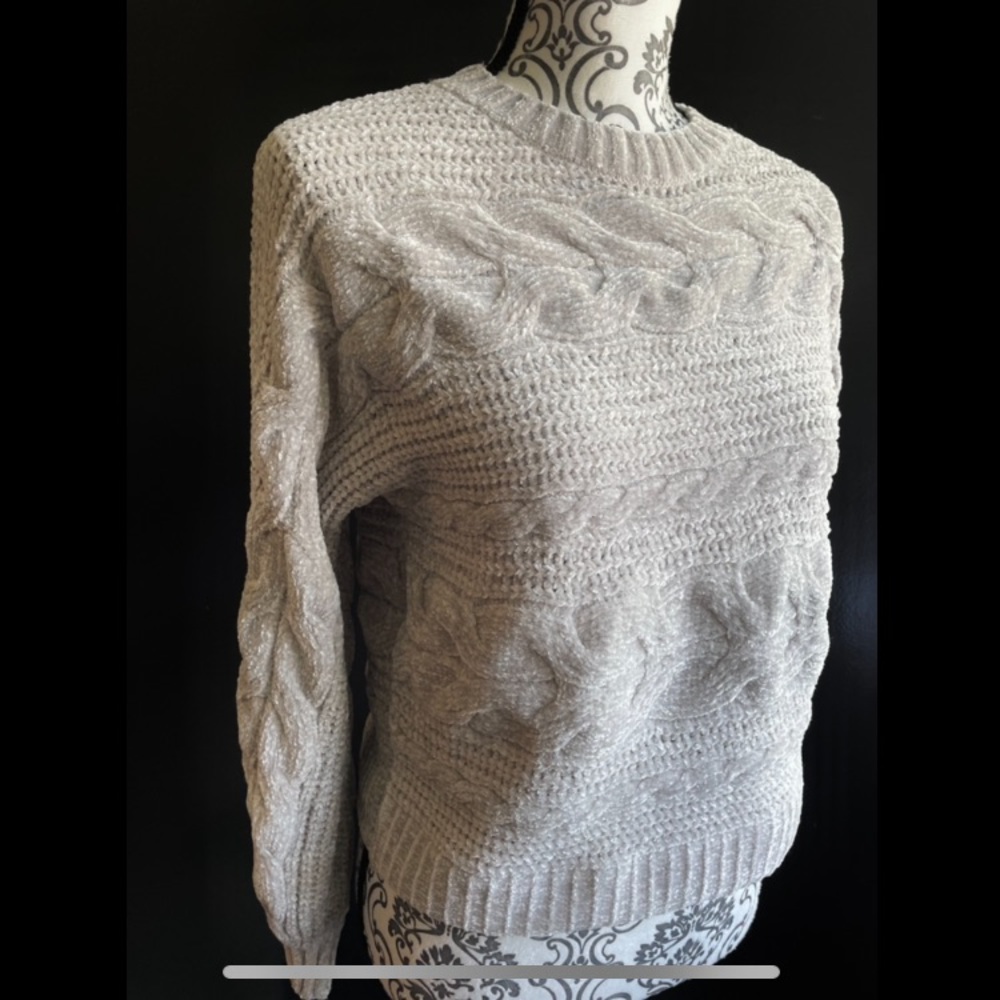 NWT Pink Rose Crop Silver/Grey Super Soft Sweater